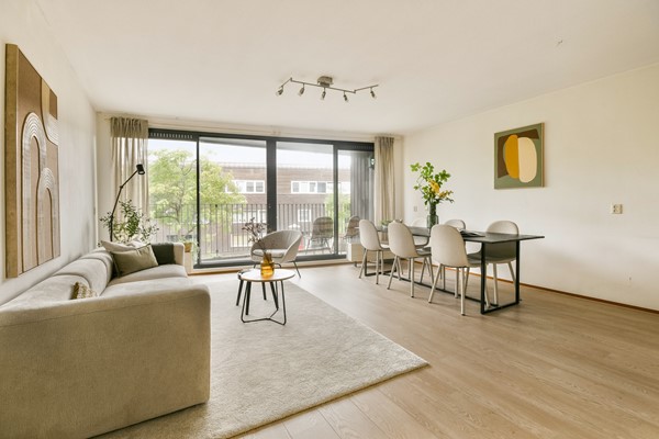 LICHT EN RUIM WONEN MET DRIE SLAAPKAMERS EN EEN ZONNIG BALKON - ERFPACHT AFGEKOCHT
